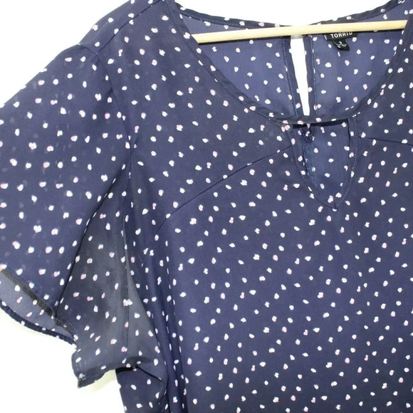 TORRID 3 navy double dot keyhole neckline A line blouse with flutter cap sleeves - Picture 4 of 10